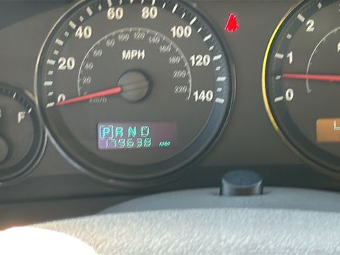 Used 2005 Jeep Grand Cherokee Laredo RWD image 30