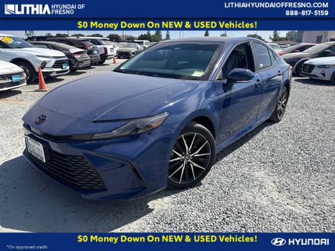 Used 2025 Toyota Camry LE FWD image 1
