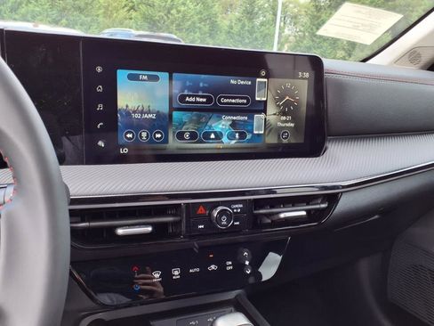 New 2025 Nissan Kicks SR image 7