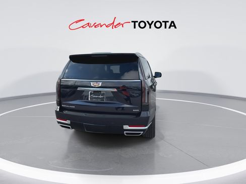 Used 2026 Cadillac Escalade Luxury w/ LPO, Floor Liner Package AWD/4WD image 7