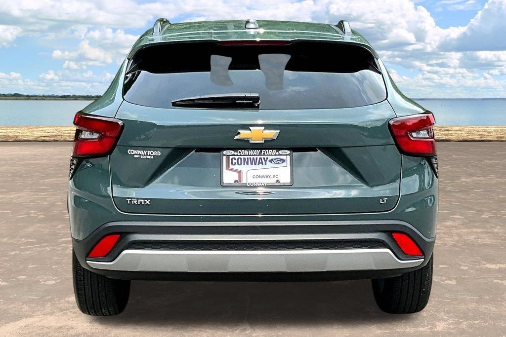Used 2025 Chevrolet Trax LT FWD image 7