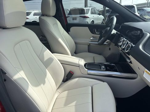 Used 2025 Mercedes-Benz GLA 250 image 12