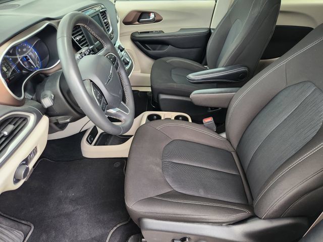 Used 2023 Chrysler Voyager LX FWD image 10