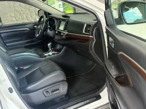 Used 2015 Toyota Highlander Limited Platinum AWD/4WD image 4