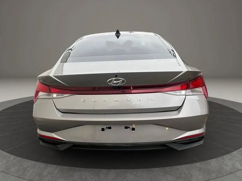 Used 2023 Hyundai Elantra SEL FWD image 6
