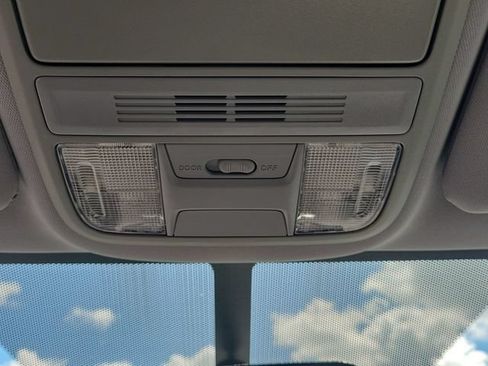 Used 2018 Honda CR-V LX image 27