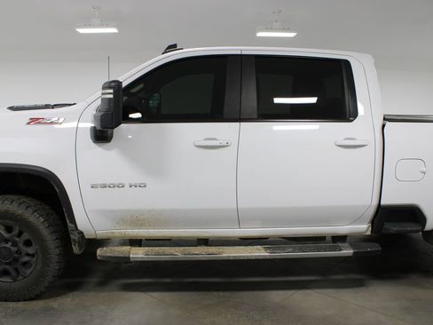 Used 2022 Chevrolet Silverado 2500 LT w/ Convenience Package image 6
