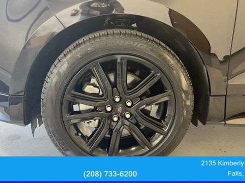 Used 2022 Ford Edge ST-Line w/ Cold Weather Package image 9