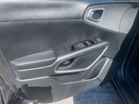 Used 2023 Kia Soul LX w/ Option Group 015 image 18