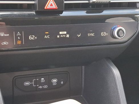 Used 2026 Kia Sportage EX w/ EX Panorama Roof Package image 15