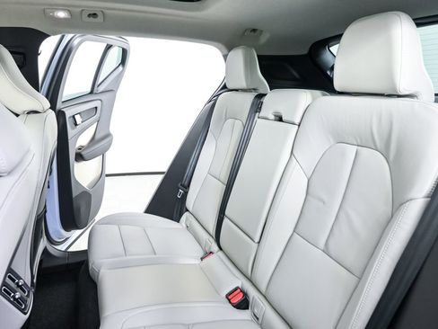 New 2026 Volvo XC40 B5 Plus w/ Protection Package Premier AWD/4WD image 20