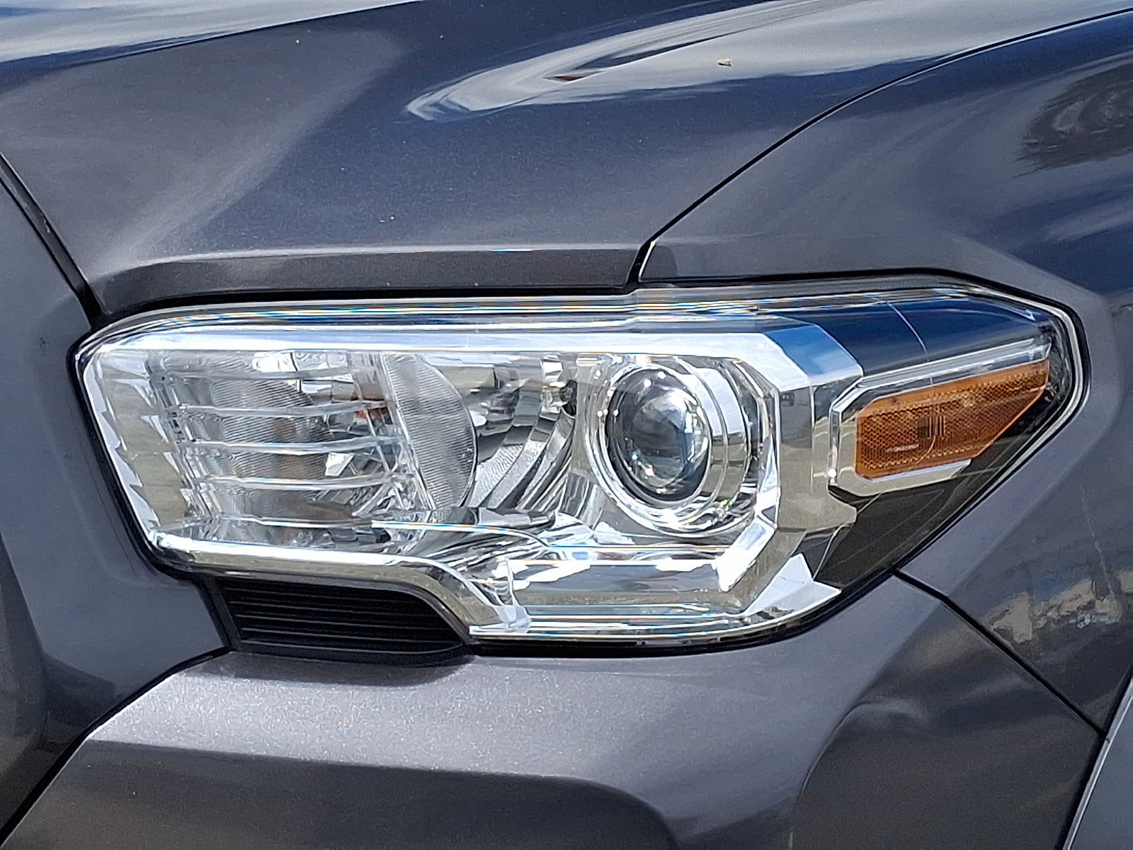 Certified 2022 Toyota Tacoma SR5 AWD/4WD image 9