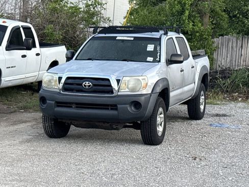Used 2005 Toyota Tacoma PreRunner RWD image 3