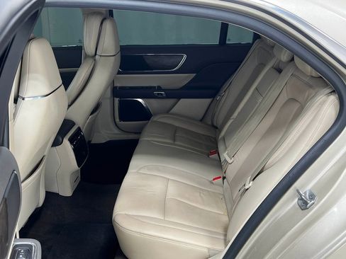 Used 2017 Lincoln Continental Select w/ Climate Package FWD image 31