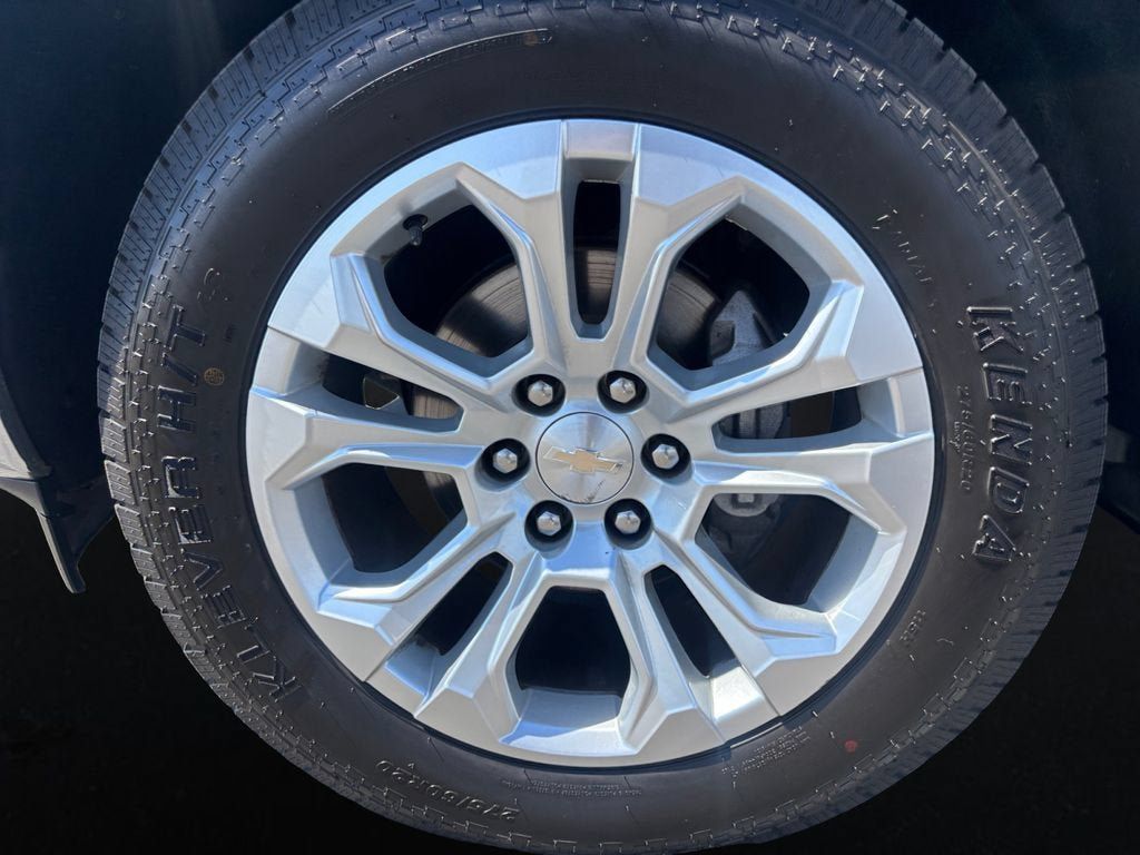 Certified 2023 Chevrolet Silverado 1500 LTZ w/ Technology Package AWD/4WD image 9