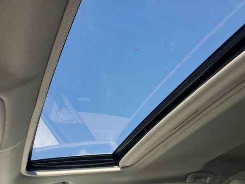 Used 2017 Toyota RAV4 Limited image 19