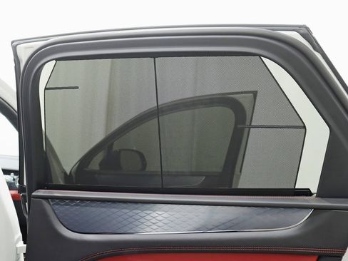 Used 2023 Bentley Bentayga AWD/4WD image 38