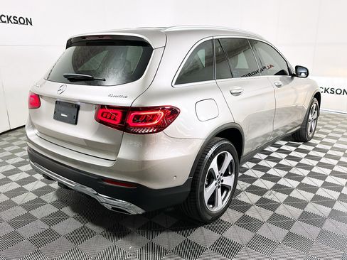 Used 2022 Mercedes-Benz GLC 300 4MATIC image 3