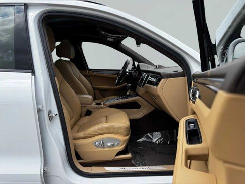 Used 2017 Porsche Macan Turbo image 47