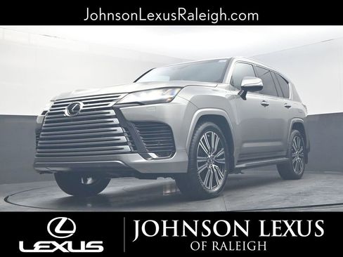 Used 2023 Lexus LX 600 4WD w/ Accessory Package (Z1) image 18