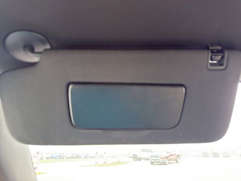 Used 2023 Chevrolet Traverse LT image 25