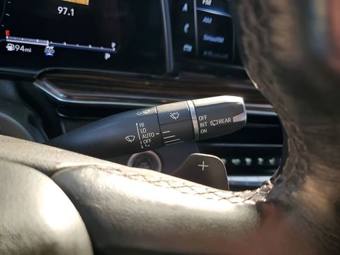 Used 2022 Cadillac Escalade ESV Premium Luxury image 36