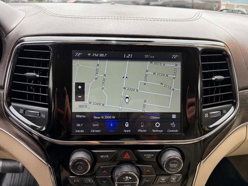 Used 2020 Jeep Grand Cherokee Overland AWD/4WD image 20