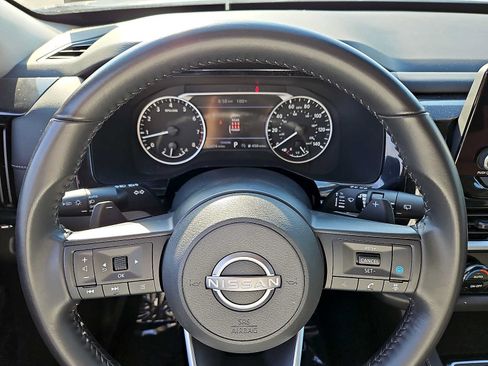 Used 2025 Nissan Pathfinder SV FWD image 19