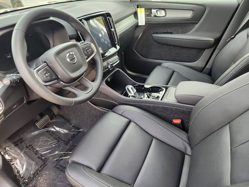 New 2025 Volvo XC40 B5 Ultra w/ Climate Package image 7