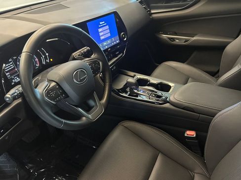 Used 2025 Lexus NX 250 FWD image 10