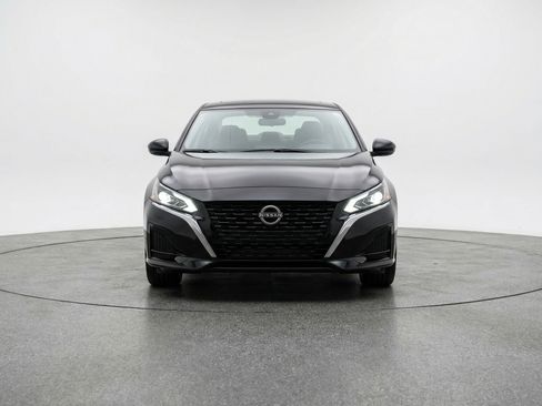 Used 2025 Nissan Altima 2.5 SV image 2