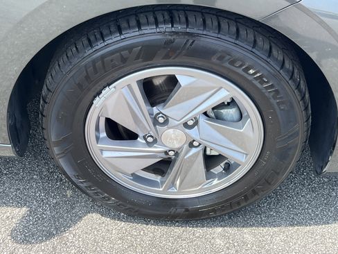 Used 2024 Hyundai Elantra SE FWD image 13