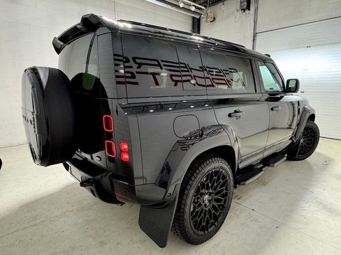 Used 2023 Land Rover Defender 110 X-Dynamic SE image 4