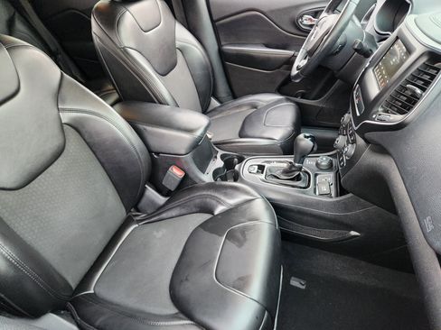 Used 2019 Jeep Cherokee Latitude Plus image 17