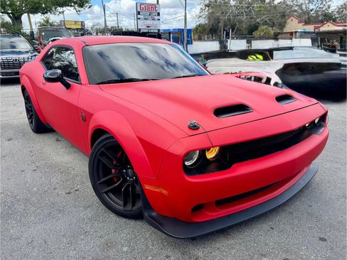 Used 2019 Dodge Challenger SRT Hellcat image 2