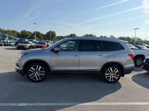 Used 2017 Honda Pilot Touring image 2