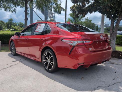 Used 2019 Toyota Camry SE FWD image 8