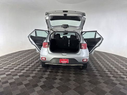 Used 2022 Hyundai Venue SEL FWD image 15