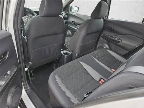 Used 2018 Nissan Kicks S image 10