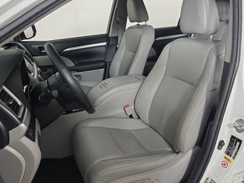 Used 2018 Toyota Highlander XLE AWD/4WD image 23