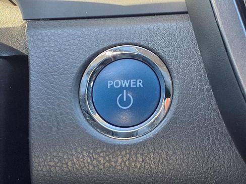 Used 2024 Toyota Camry SE image 5