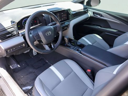 Used 2025 Toyota Camry SE w/ Convenience Package FWD image 13