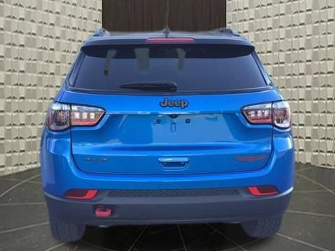 Used 2025 Jeep Compass Trailhawk w/ Trailhawk Convenience Group AWD/4WD image 5