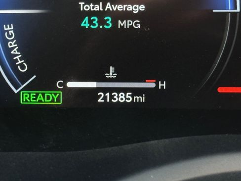 Used 2025 Toyota Camry XLE image 18