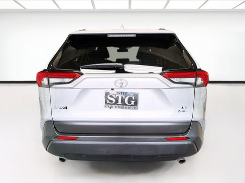 Used 2025 Toyota RAV4 LE AWD/4WD image 5