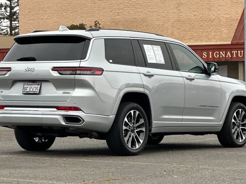 Used 2023 Jeep Grand Cherokee L Overland RWD image 3
