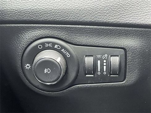 Used 2021 Jeep Compass Latitude image 17