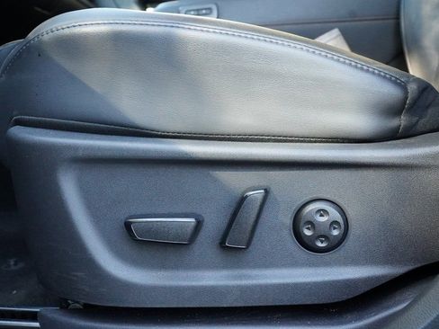 Used 2023 Nissan Ariya AWD image 33