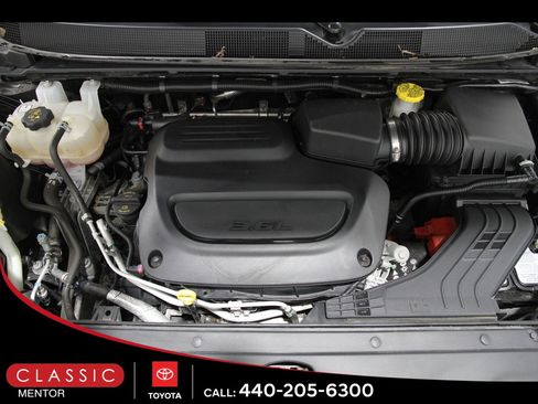 Used 2023 Chrysler Pacifica Touring-L image 22