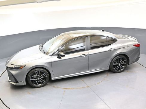 Used 2025 Toyota Camry XSE AWD/4WD image 38